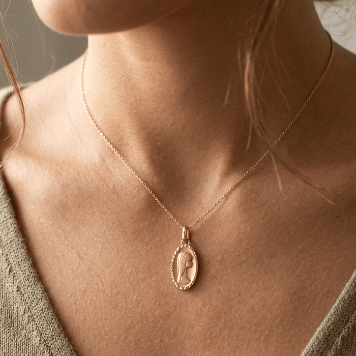 Dije de la Virgen María en Oro 18k