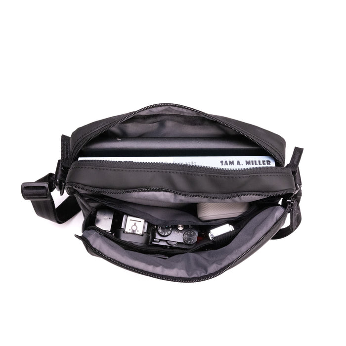 Inside of the Pac 3L pouch