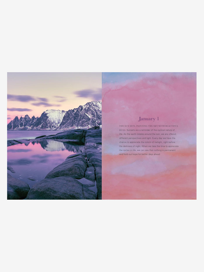 Sunset Gratitude: 365 Hopeful Meditations for Peaceful and Reflective Evenings